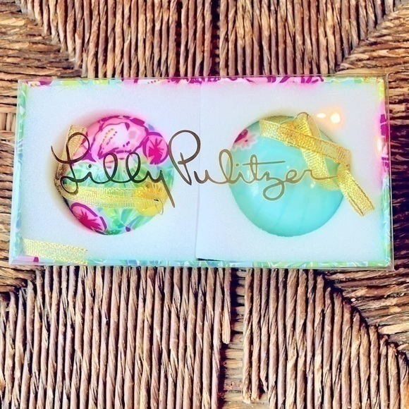 ✨💖 Lilly Pulitzer Seafoam Green and Flamingo Pink Ornament Set 💖 - Picture 1 of 12